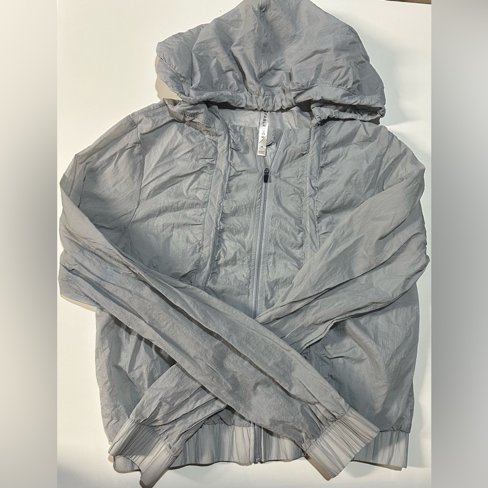 Fabletics Donovan Windbreaker Size M Ultra Lightweight Ruffle Hoodie Jacket